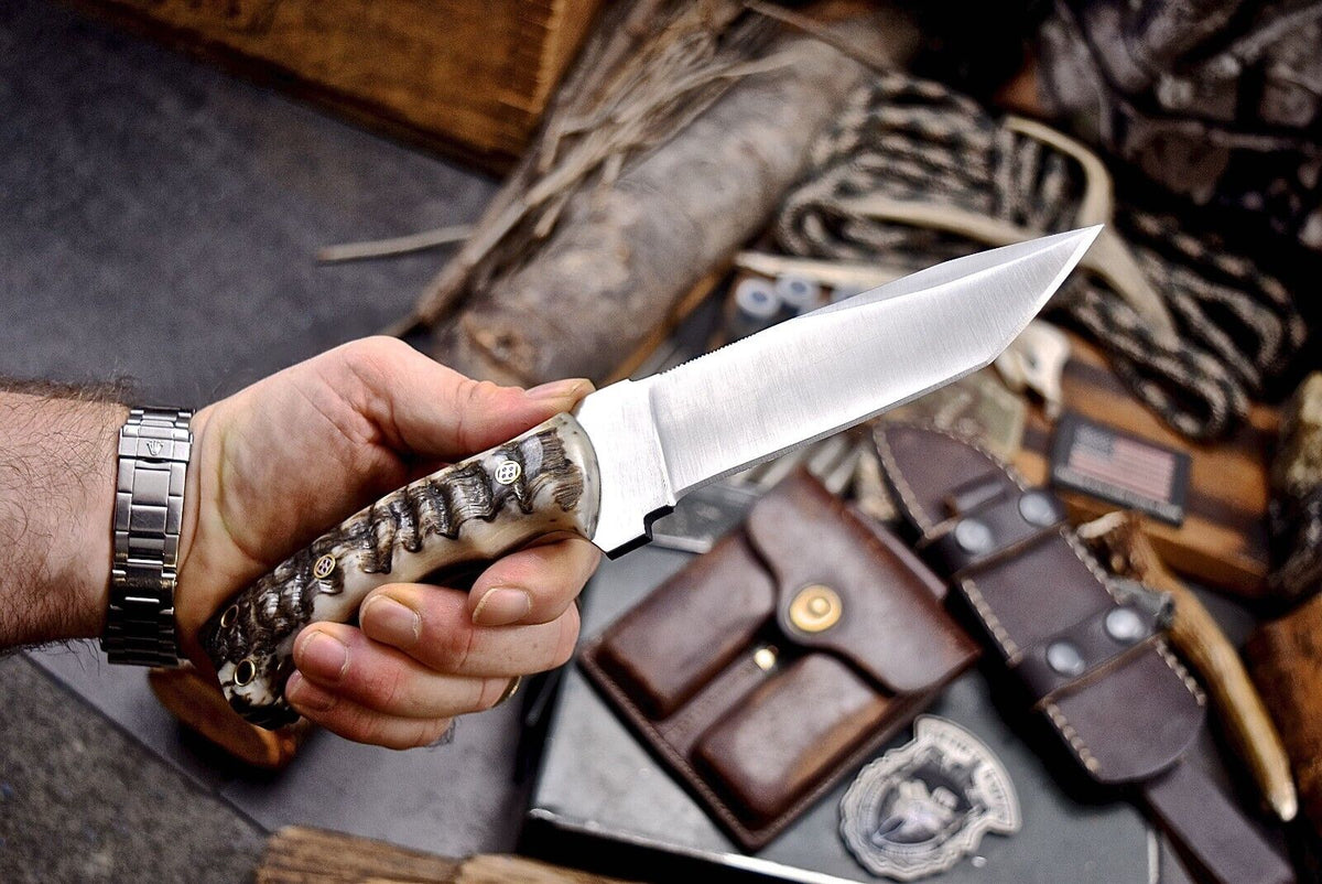 J2 steel skinner knife with natural sheep horn handle