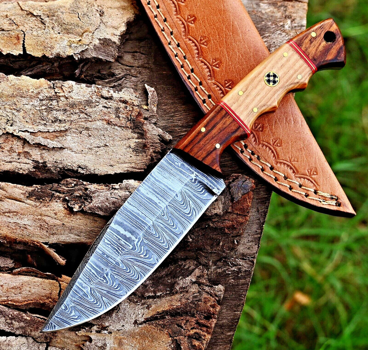 Damascus skinning knife with olive wood and rosewood handle