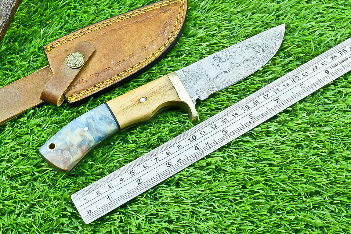 The Olive Wood and Resin Hunting Knife | Texan Knives