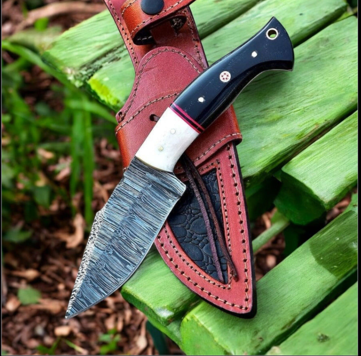 Damascus hunting knife with resin and buffalo horn handle and leather case