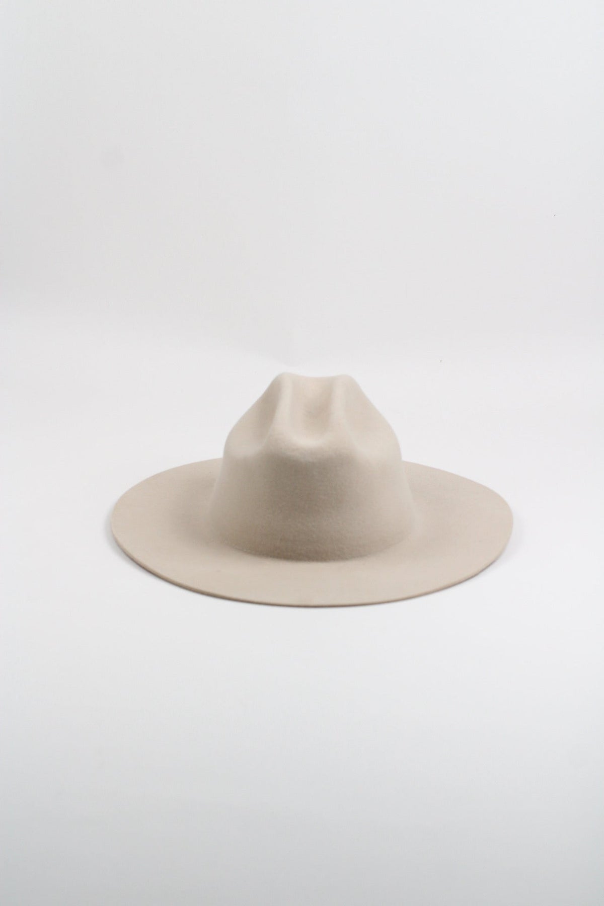 Ivory merino wool felt cattleman hat with a flat, lifted brim