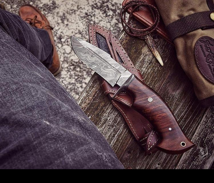 Damascus hunting knife with rosewood handle, Damascus guard and leather sheath
