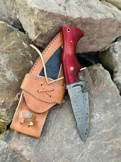 Damascus skinning knife with pakkawood handle, Damascus guard and leather sheath