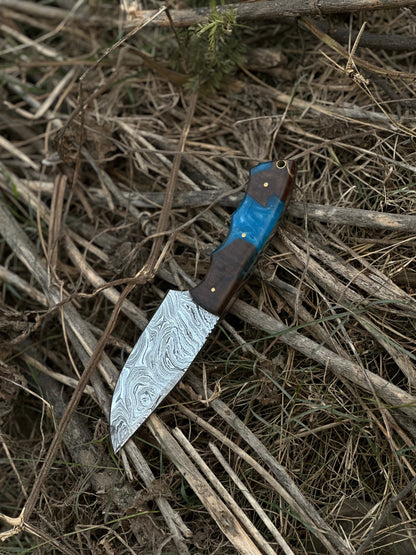 Damascus steel gutting knife with wooden handle and brown leather sheath