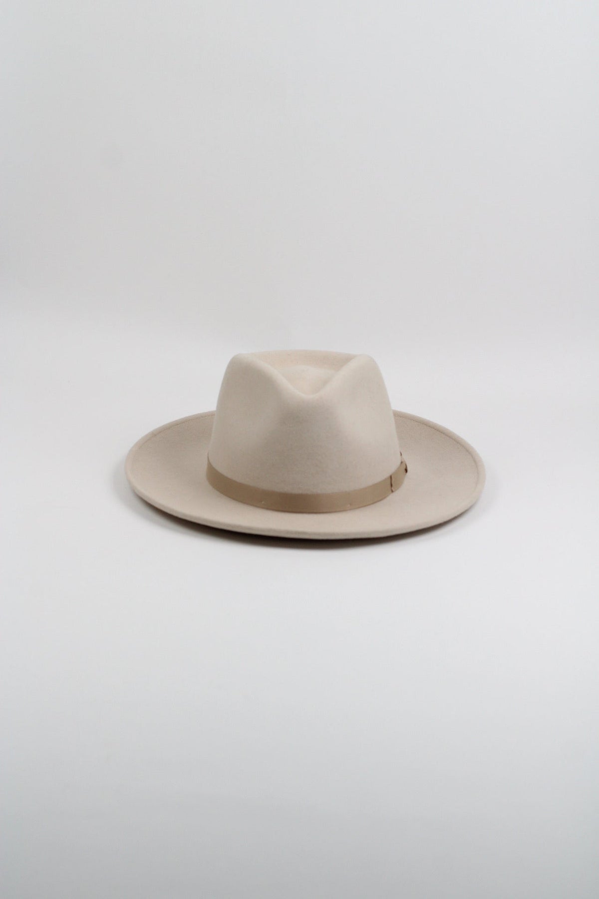 Ivory wool felt hat with a teardrop crown and a 3-inch curved brim