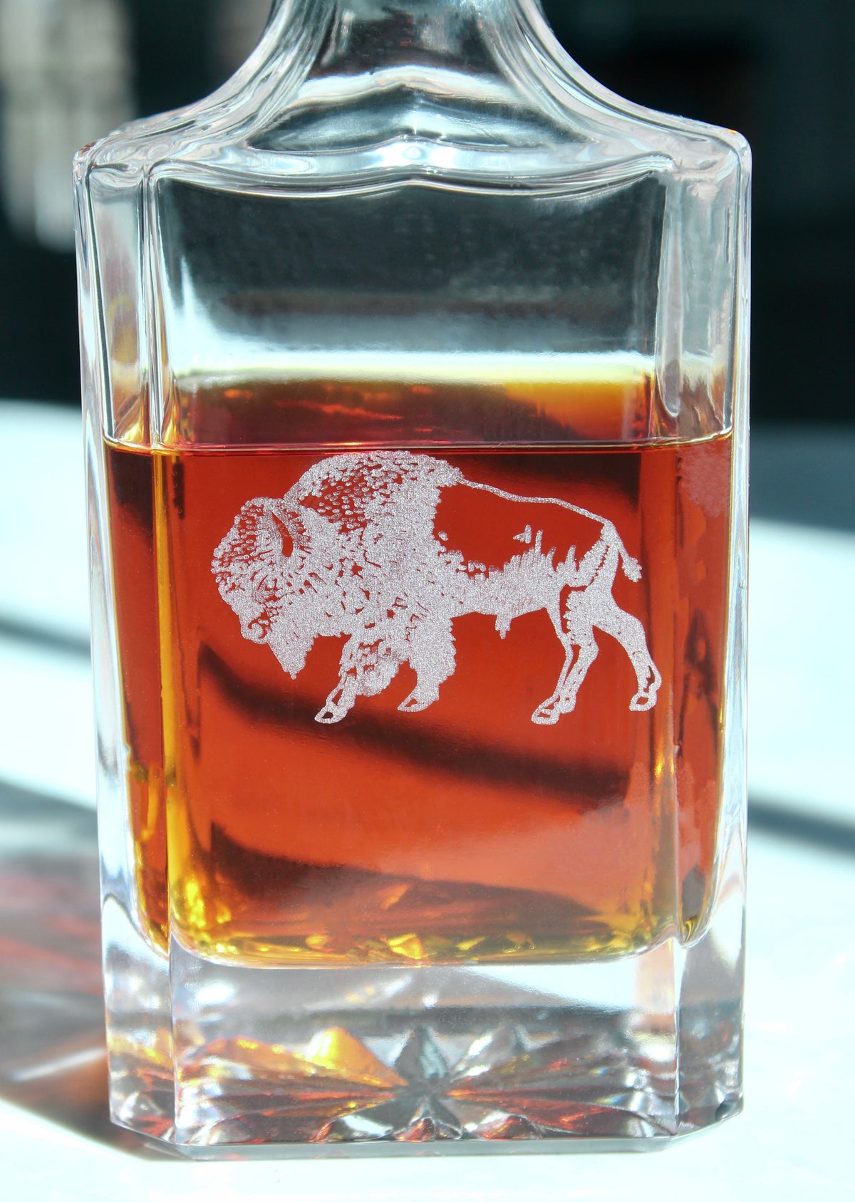 Square crystal whiskey decanter engraved with a bison, view 2