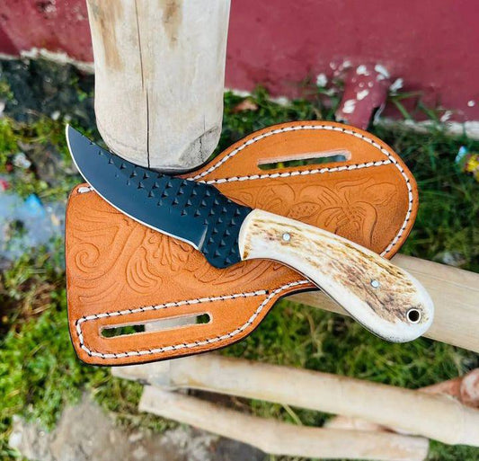 J2 steel bull cutter knife with natural stag horn handle and leather sheath