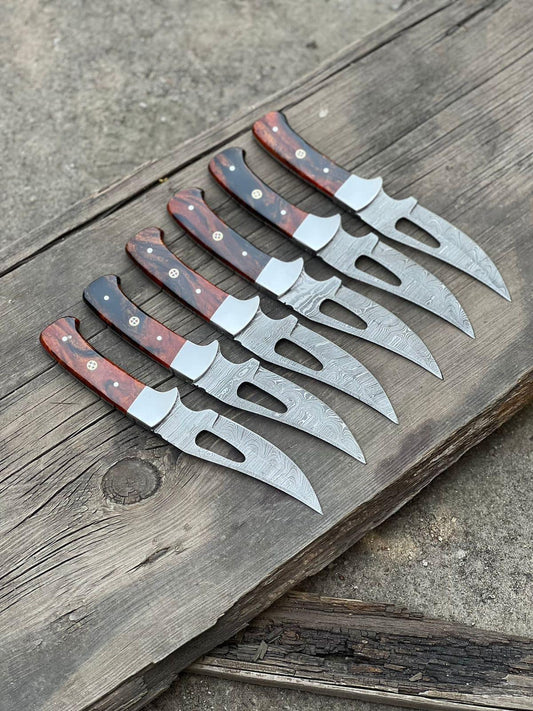 Damascus hunting knife with a wire-cut blade, resin handle and steel bolster
