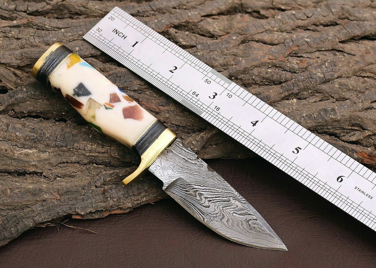 Damascus outdoor knife with pakkawood and resin handle and brass guard