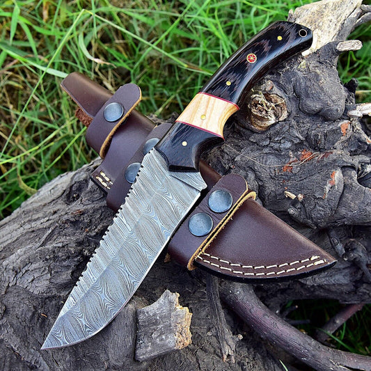 Damascus skinning knife with a two-tone wangi and olive wood handle