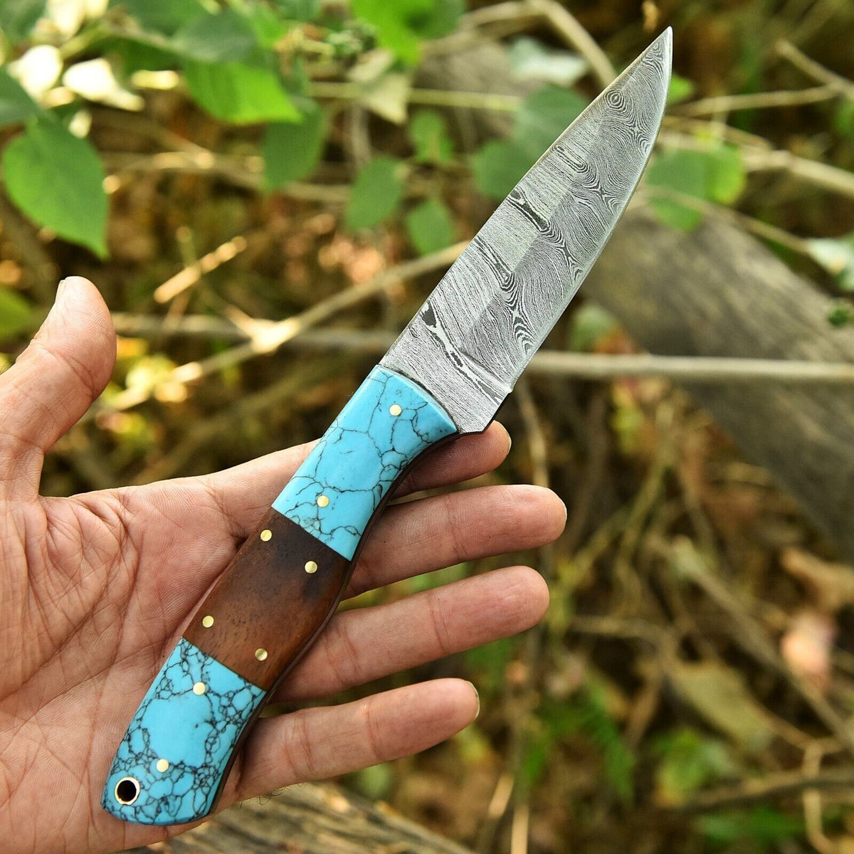 Damascus hunting knife with resin and rosewood handle