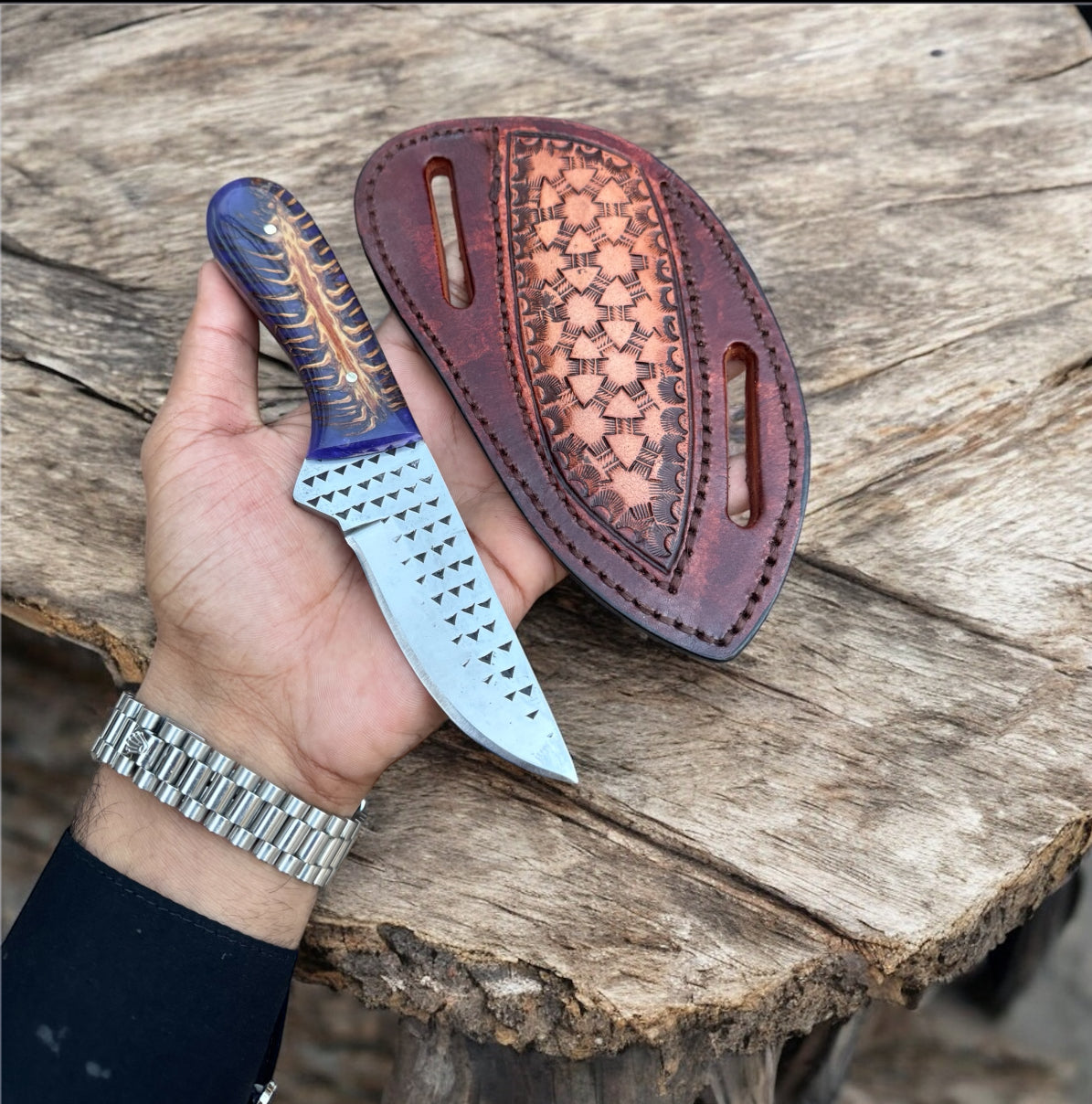 Rasp steel cowboy knife with pine cone resin handle and pancake sheath