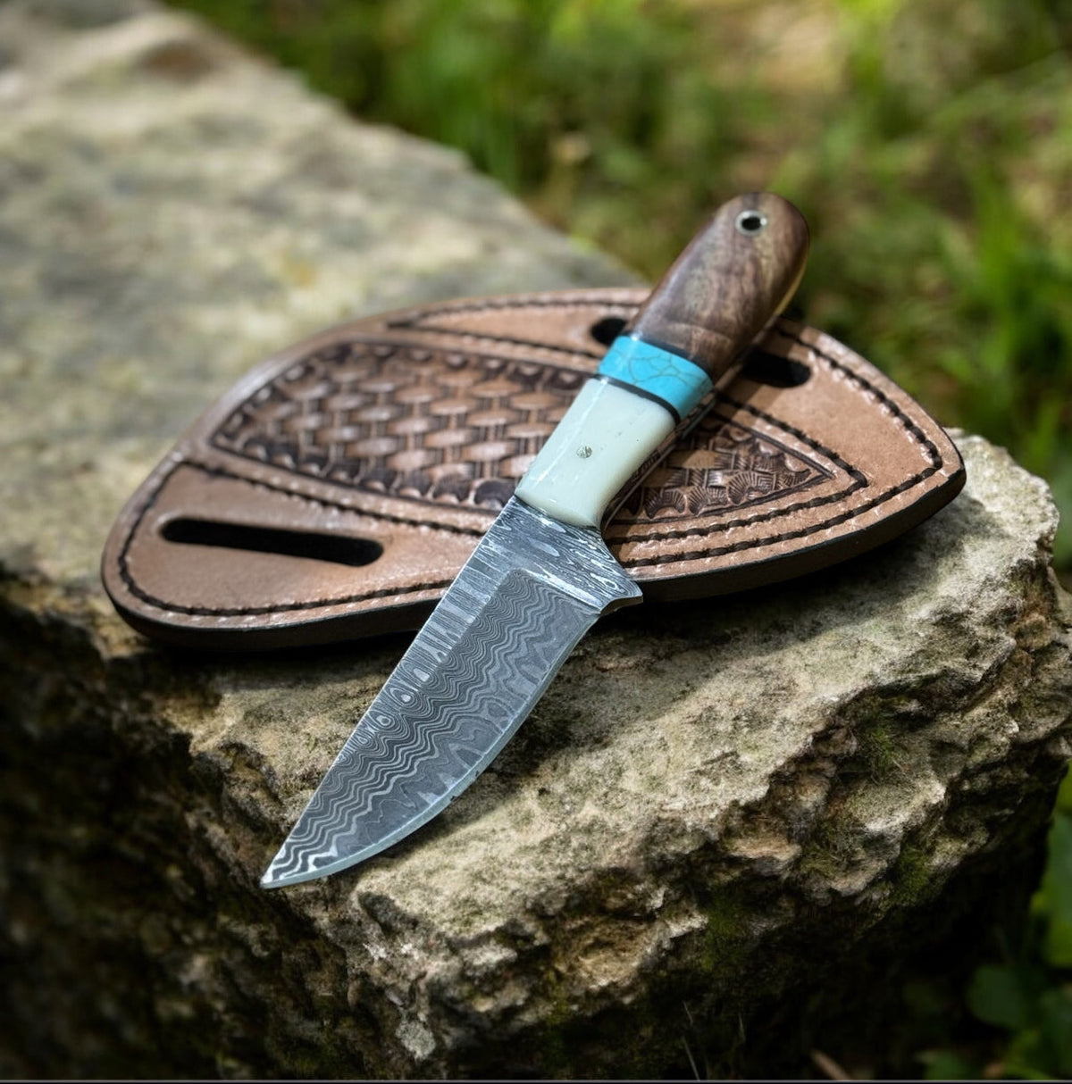 Damascus Western knife with resin and rosewood handle and leather sheath