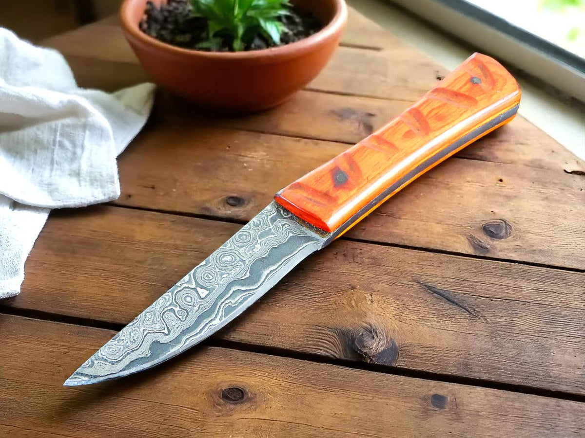 Compact Damascus hunting knife with pakka wood handle