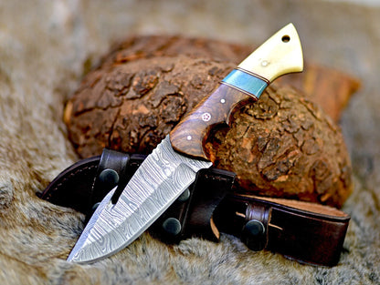 The Two-Tone 5.5-Inch Guthook Skinner | Texan Knives