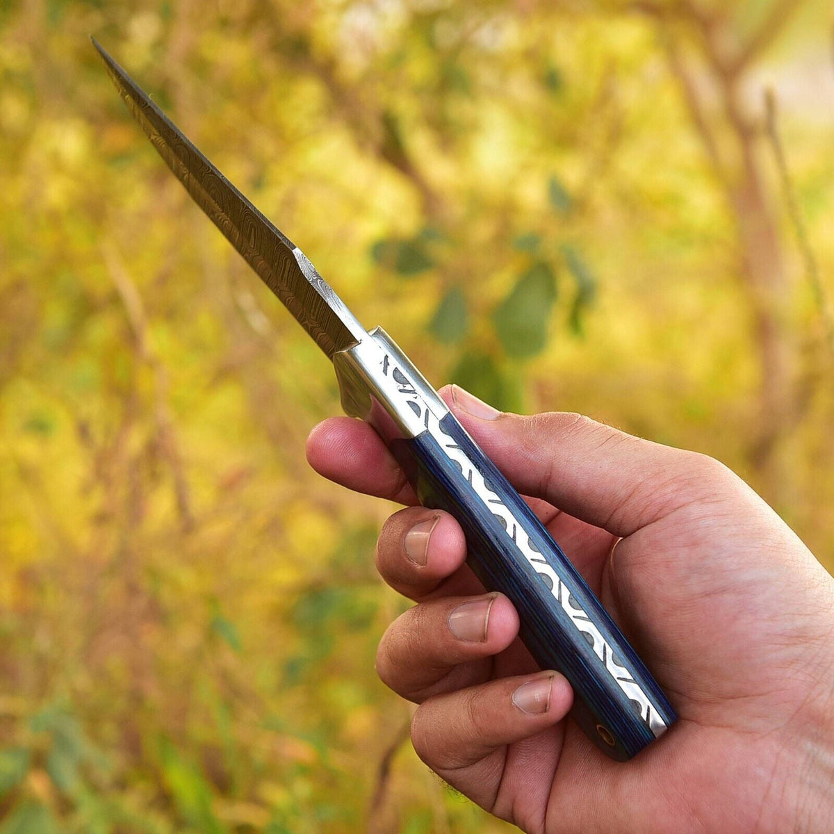 Damascus skinning knife with pakkawood handle and steel bolster