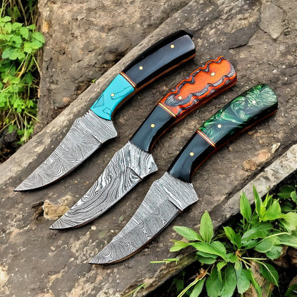 Damascus hunting knife with resin and exotic wood handle