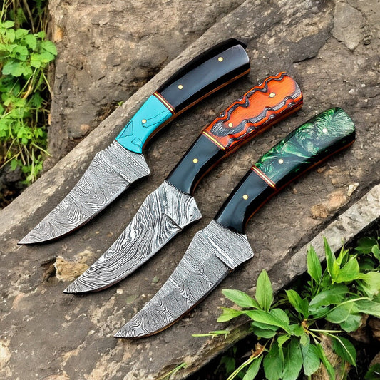 Damascus hunting knife with resin and exotic wood handle